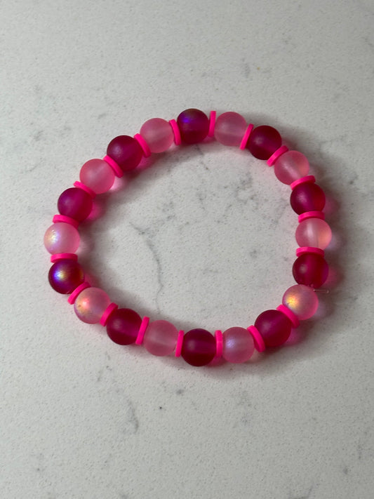 Pink , pink , and more pink glass beaded bracelet